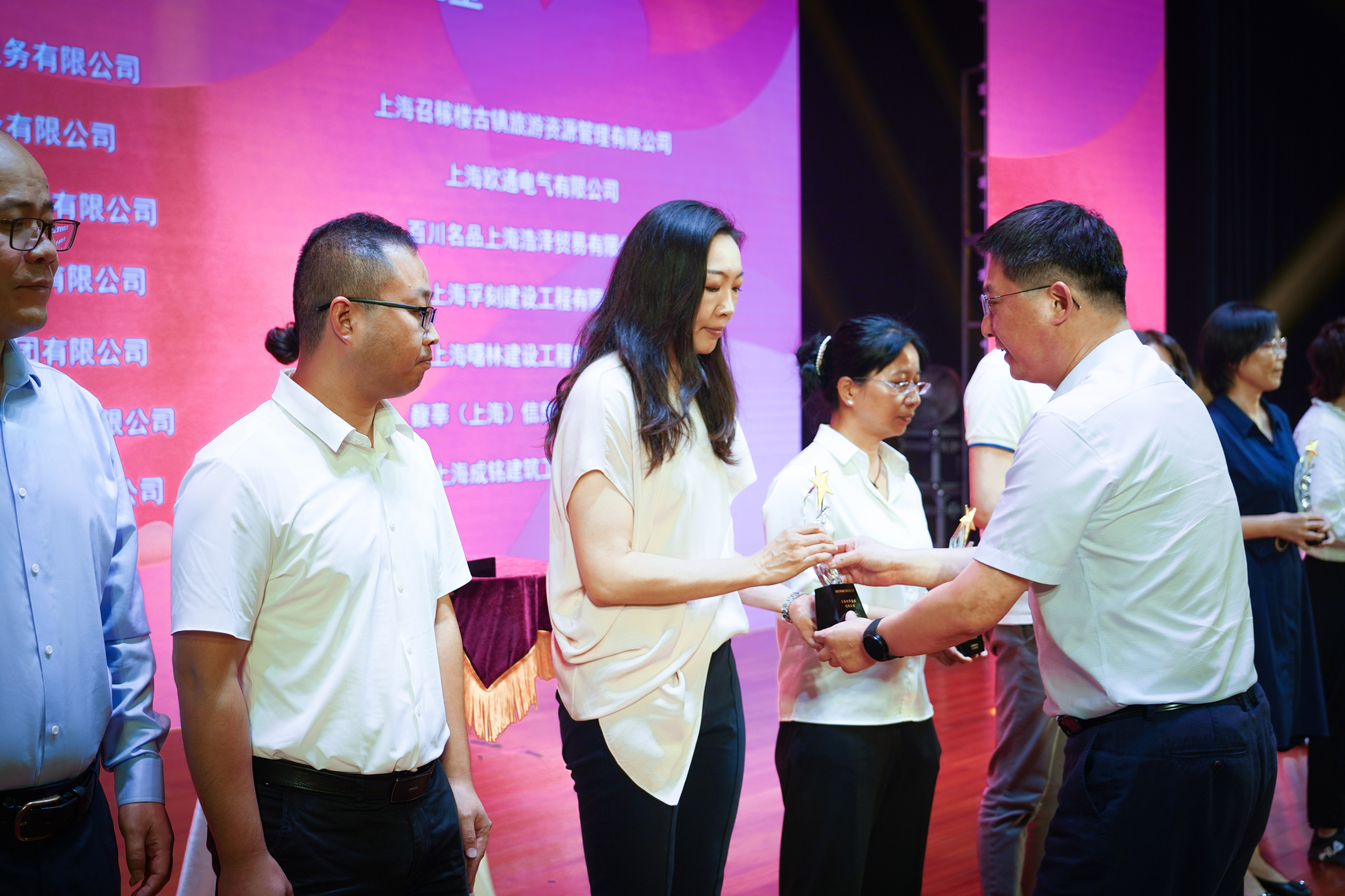 守護(hù)夕陽(yáng)，為愛(ài)而行——神開(kāi)再次獲得“浦江鎮(zhèn)慈善之星”榮譽(yù)稱號(hào)(圖2)